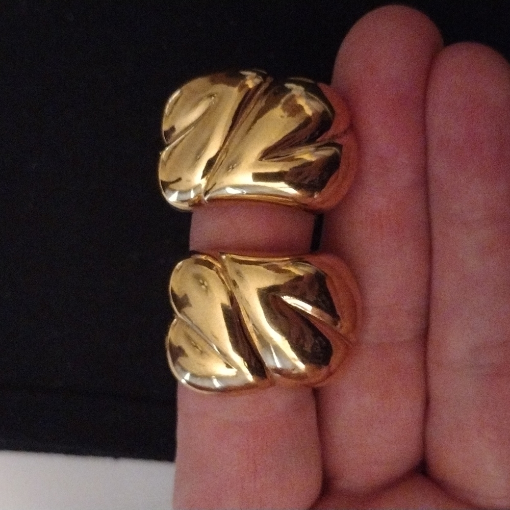 Vintage Nina Ricci Gold Tone Clip On Earrings